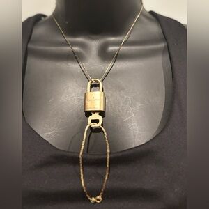Louis Vuitton Gold Padlock and key #311)with Necklace and bracelet a set